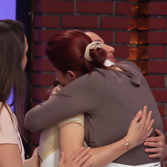 Jana završila u suzama zbog komentara sudija: Beba i Teodora joj pružile podršku