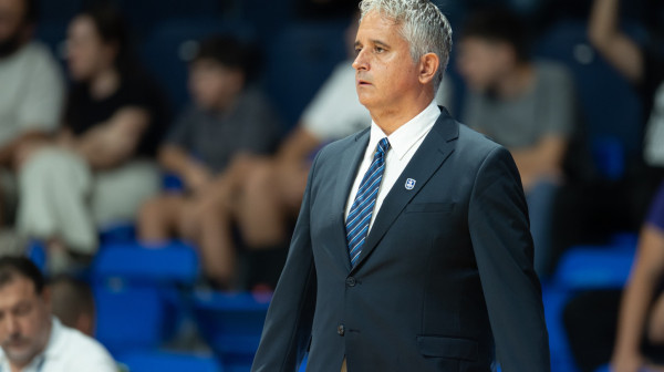 Kokoškov u još većem problemu – Efes ostao bez još jednog centra!