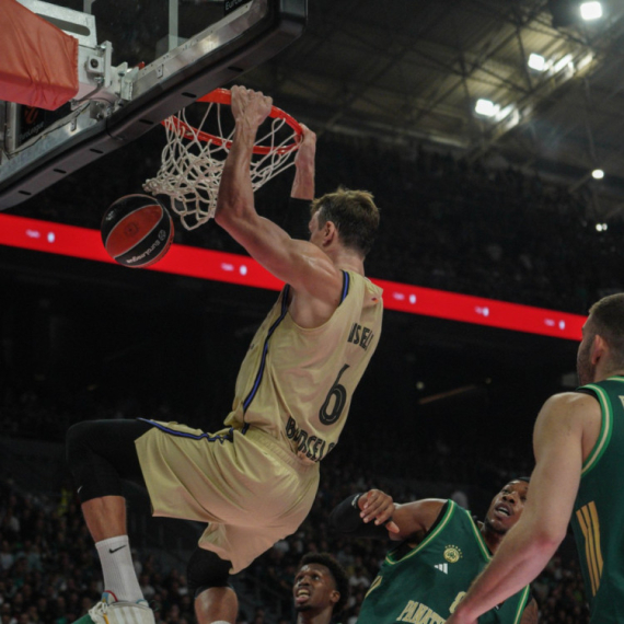 "Kiša" Barsinih trojki u OAKA areni: PAO "pao" – tehnička za Atamana