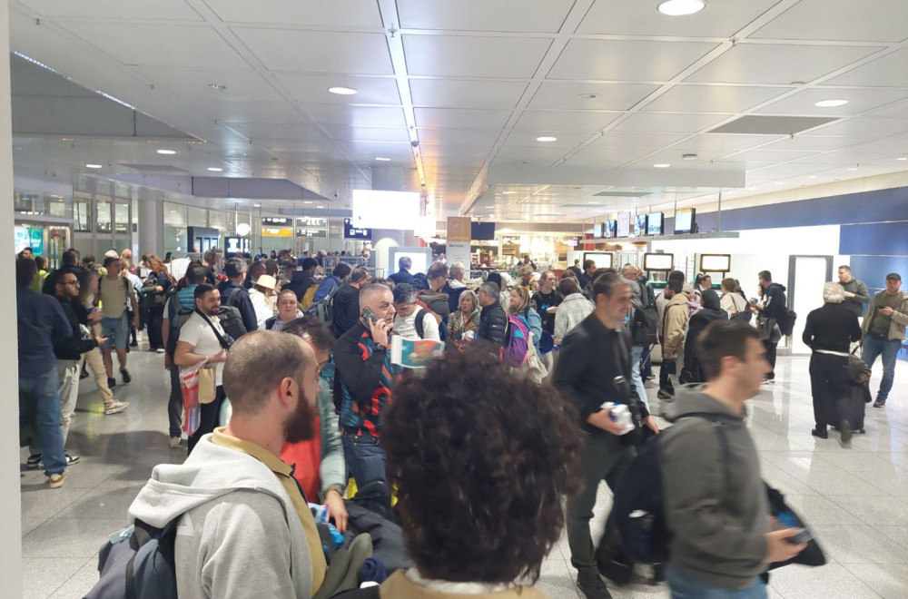 B92.net usred haosa u Minhenu: Dronovi paralizovali aerodrom; Hiljade putnika propustilo letove FOTO/VIDEO