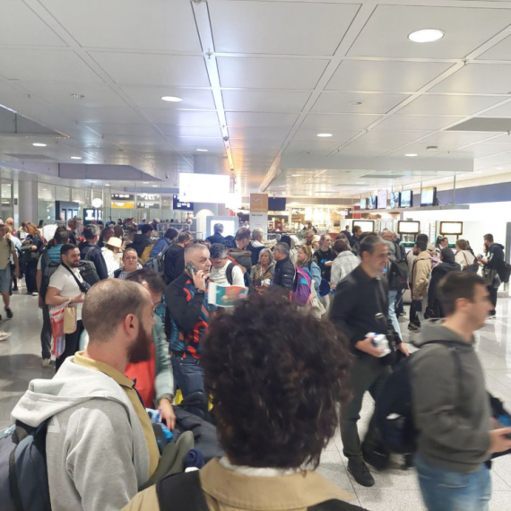 B92.net in the middle of the chaos in Munich: Drones paralyze airport; Thousands of passengers missed flights