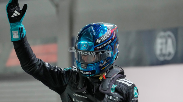 Raselu "pol" u Singapuru, Meklareni u Maksovom retrovizoru