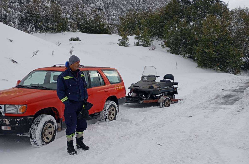 Drama na planini: Stočari zatrpani snegom; Smetovi dostigli metar i po FOTO