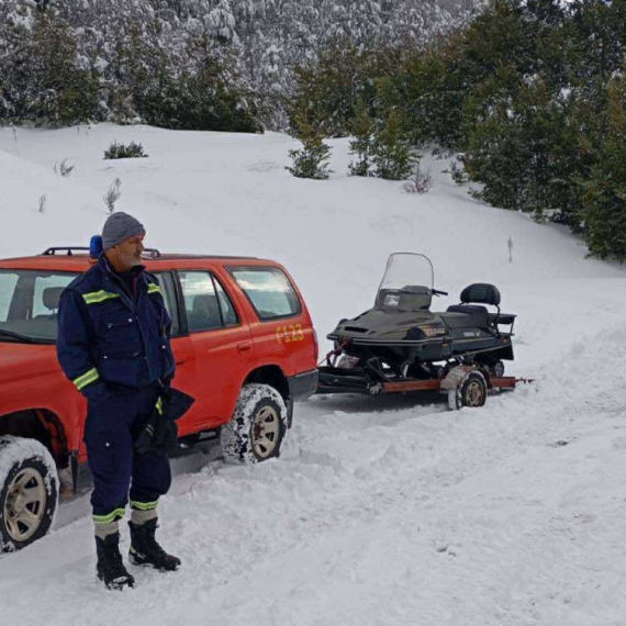 Drama na planini: Stočari zatrpani snegom; Smetovi dostigli metar i po FOTO