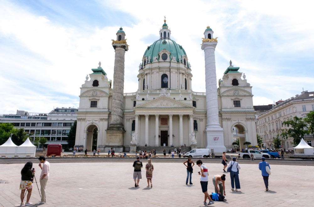 Panika u Beču: Evakuisana Karlova crkva