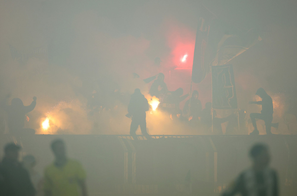 "Grobari" zabranili fudbal u Humskoj! VIDEO
