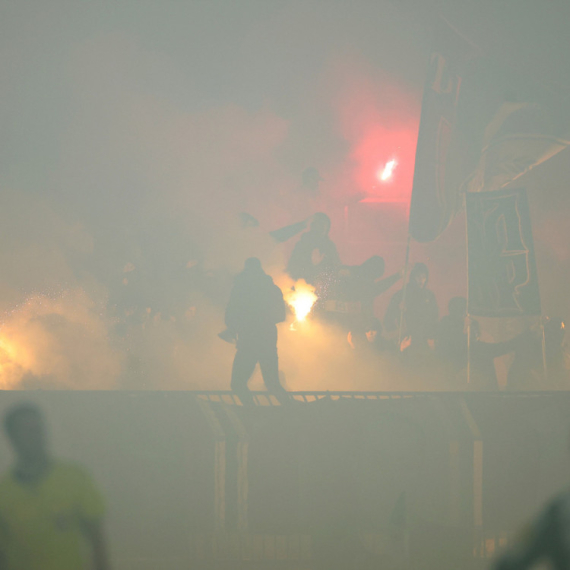 "Grobari" zabranili fudbal u Humskoj! VIDEO