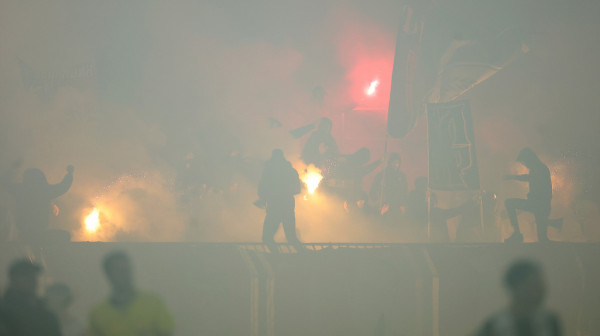 "Grobari" zabranili fudbal u Humskoj! VIDEO