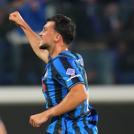 Golčina Samardžića za pobedu Atalante, agonija Murinjove Benfike – het-trik Osimena!