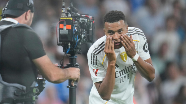 Mbape ostaje iako ima problem