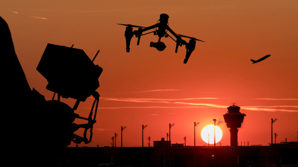 Berlin digao uzbunu; Dron zatvorio aerodrom