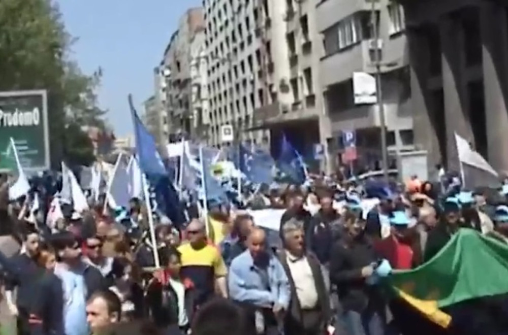 25 godina posle 5. oktobra; Kako je Srbija propadala posle 2000, dok nada nije oživela 2012.