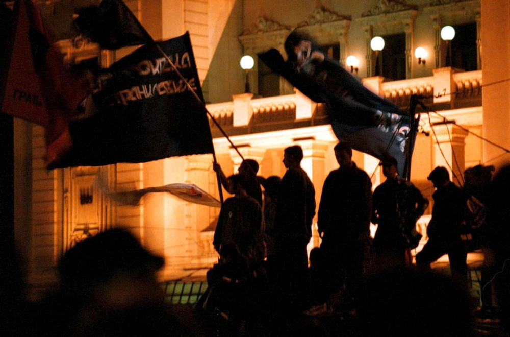 "25 godina nakon 5. oktobra, ne vraćajmo se korak unazad, u haos '90-ih"