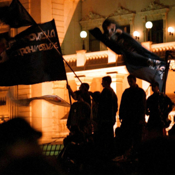 "25 godina nakon 5. oktobra, ne vraćajmo se korak unazad, u haos '90-ih"