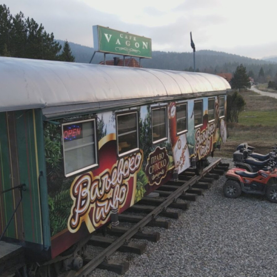 Jedinstven kafić na Tari privlači sve više turista: Ni Tarabići ovo nisu predvideli FOTO