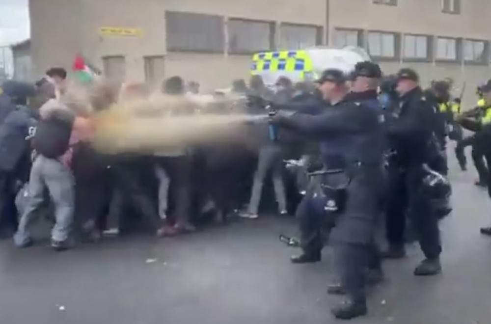 Nema tolerancije za protestante: Irska policija razbila demonstracije, korišćeni pendreci, suzavac... VIDEO