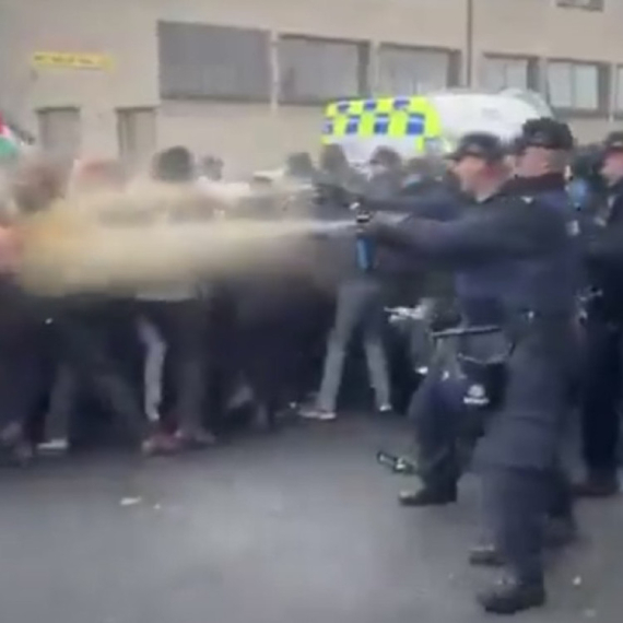Nema tolerancije za protestante: Irska policija razbila demonstracije, korišćeni pendreci, suzavac... VIDEO
