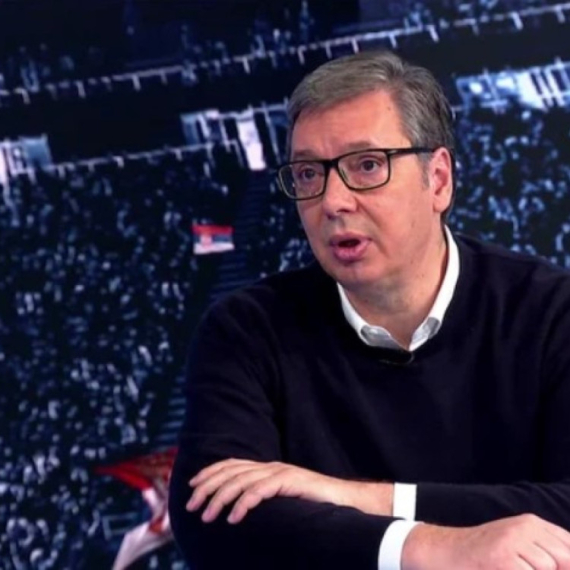 Vučić: Imamo snimke, Miša Bačulov prolazi pored nadstrešnice pre nego što je pala