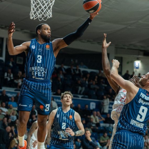 Dominacija Efesa pred Partizan