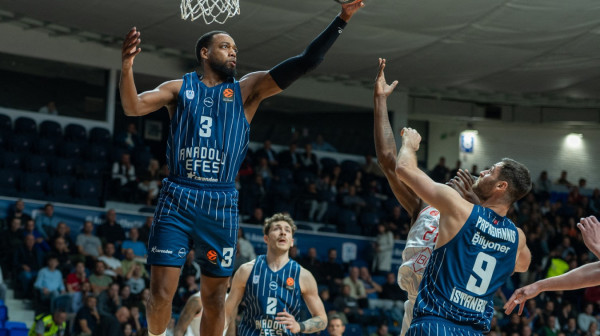 Dominacija Efesa pred Partizan