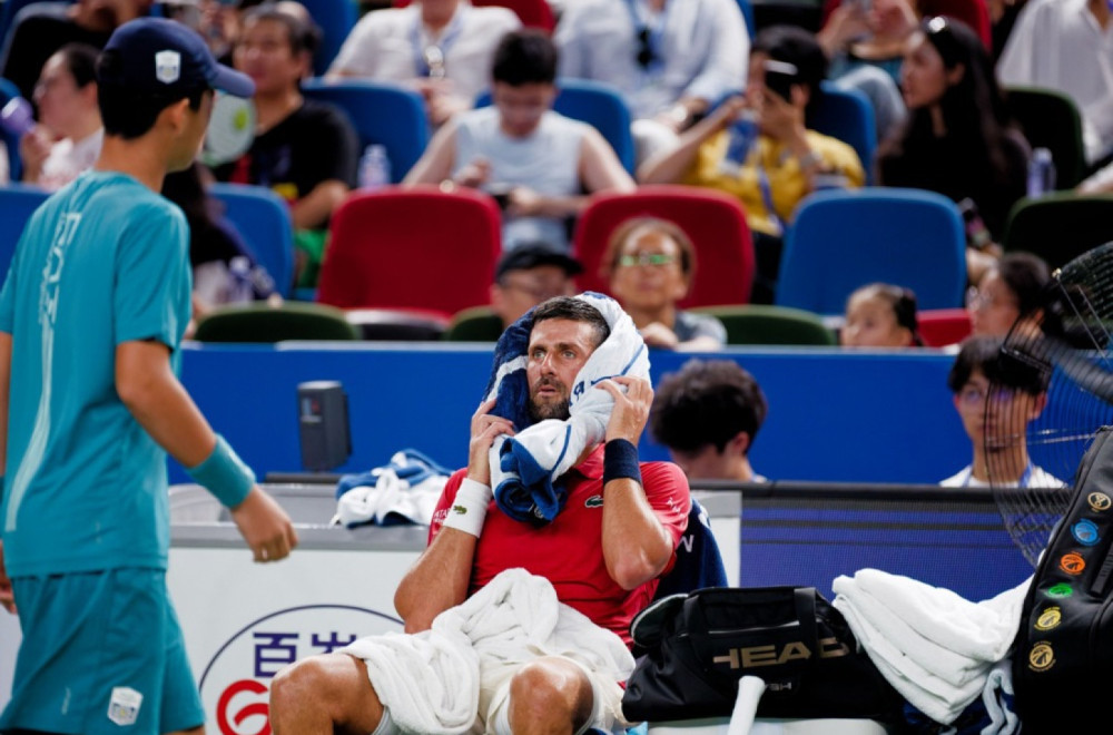 Neverovatne scene – Đoković dvaput povratio na terenu VIDEO