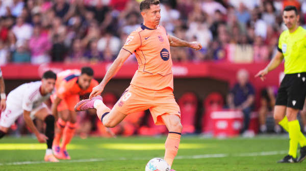 Navijači Barse ogorčeni na Levandovskog: "Pošaljite ga u Saudijsku Arabiju" VIDEO