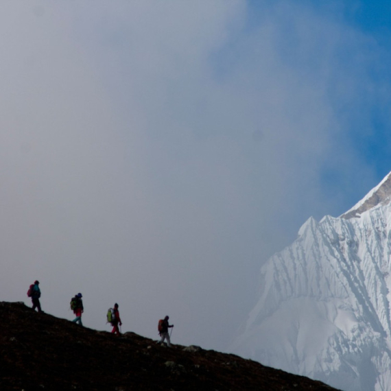Jaka snežna oluja na krovu sveta: Stotine planinara zarobljeno FOTO