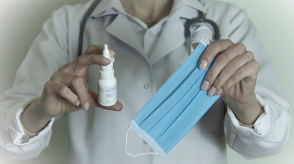 Sprej za nos može da smanji rizik od koronavirusa za 69 odsto FOTO