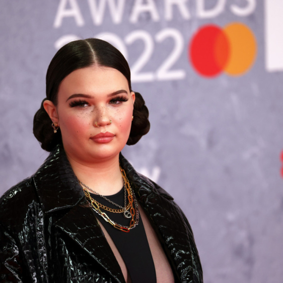 Pevačica se onesvestila na bini, pa tužila producenta: "Nije bilo drugog izbora" FOTO