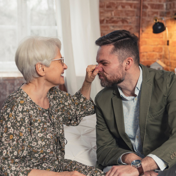 Ne mogu bez mame: Ova četiri znaka su "mamini sinovi" i to ostaju za ceo život