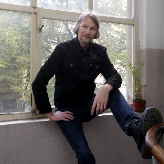 Preminuo Dejan Gvozden iz muzičke grupe "Kristali"