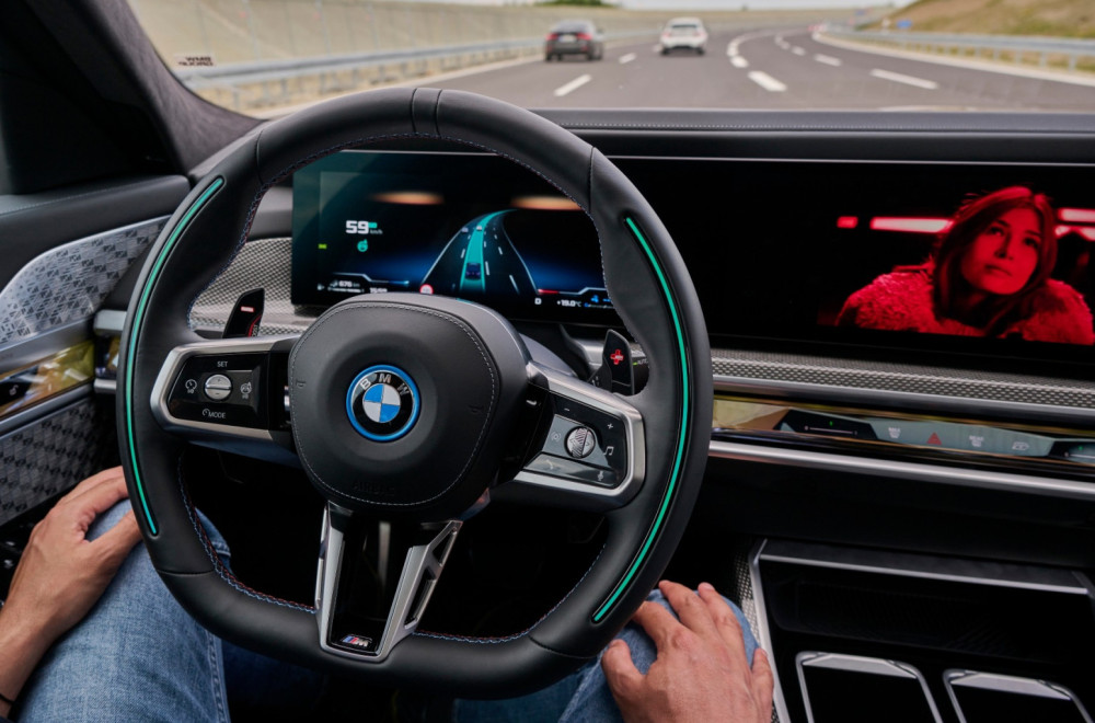Veruju da automobil sve radi sam, a onda nastaje problem: Opasnost modernih sistema