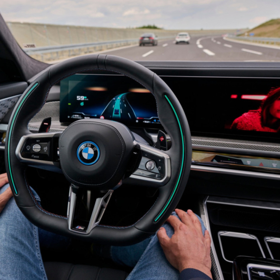 Revolucija na nemačkim putevima: Od sada je moguće upravljati automobilom na daljinu!