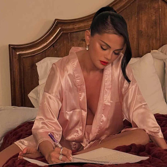 Selena Gomez objavila intimne fotke na mrežama i svet je poludeo FOTO