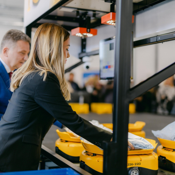 Nova radna mesta u Pošti Srbije za Kraljevčane: Mesarović na otvaranju logističkog centra