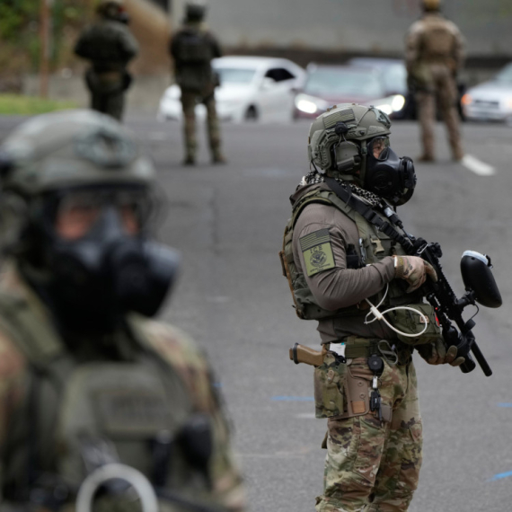 Amerikanci formiraju tim: Pratiće migrante na društvenim mrežama