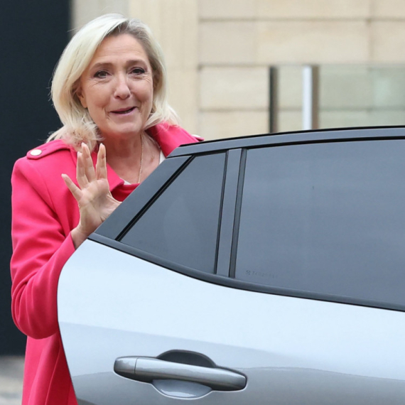 "Le Pen je ponovo spasla Makrona"