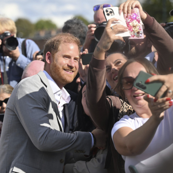 Najveća pretnja za kraljevsku porodicu: Princa napala progoniteljka dva puta