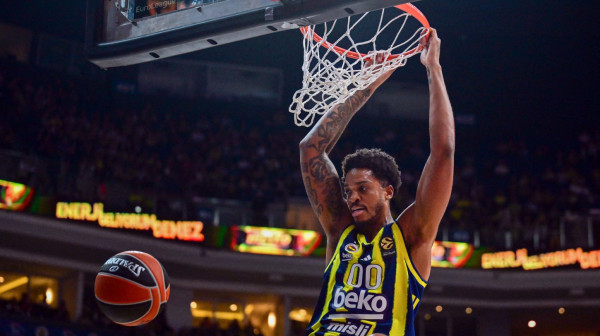 Fenerbahče slavio "stotkom" pred Zvezdu – Šarunas brine zbog povrede