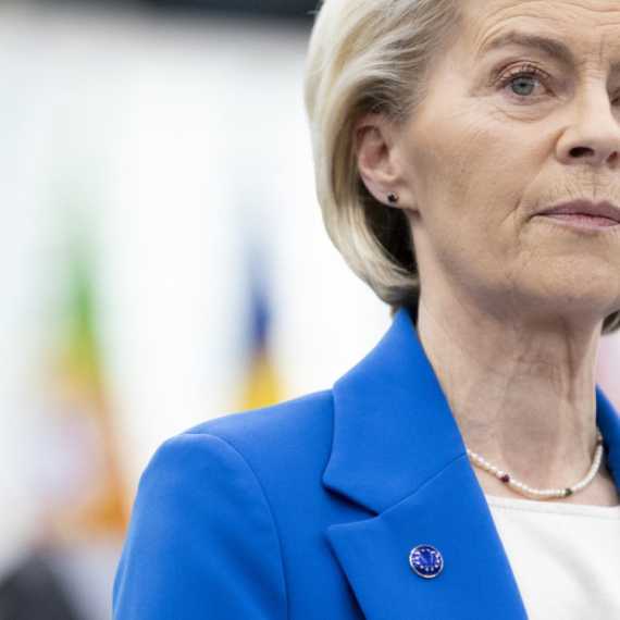 Fon der Lajenovoj preti razrešenje