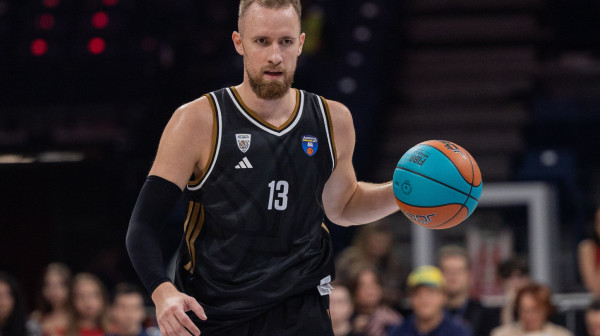 Peh za Dubai – povreda Muse na premijeri