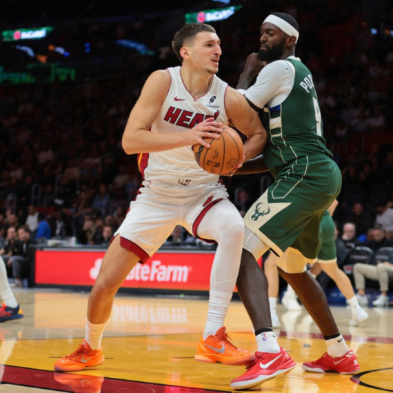 Jović preko leta učio od Jokića: Umalo do tripl-dabla na premijeri VIDEO