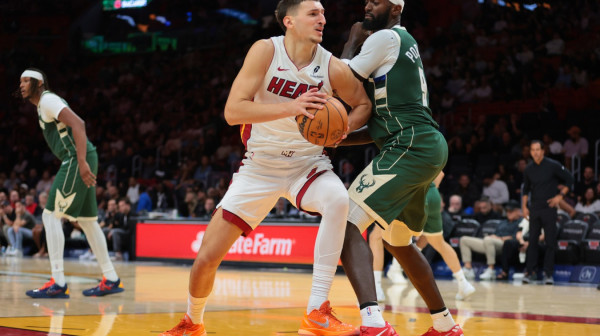 Jović preko leta učio od Jokića: Umalo do tripl-dabla na premijeri VIDEO