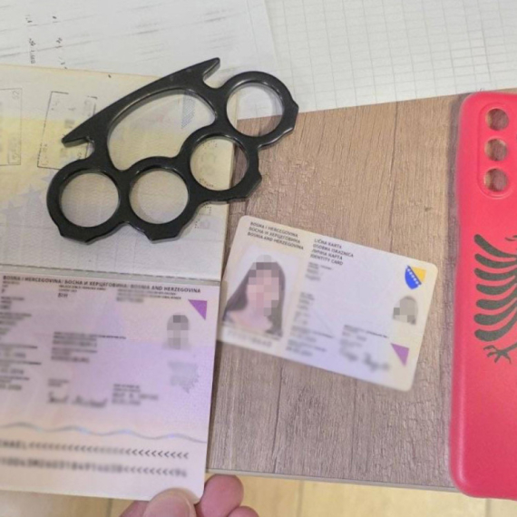 Policija privela državljane BiH kod Pionirskog parka: Imali boksere i maske sa albanskim simbolima