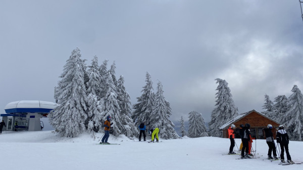 Uprkos paprenim cenama, traži se krevet više: Pljeskavica 1.000 dinara, topla čokolada skoro 600