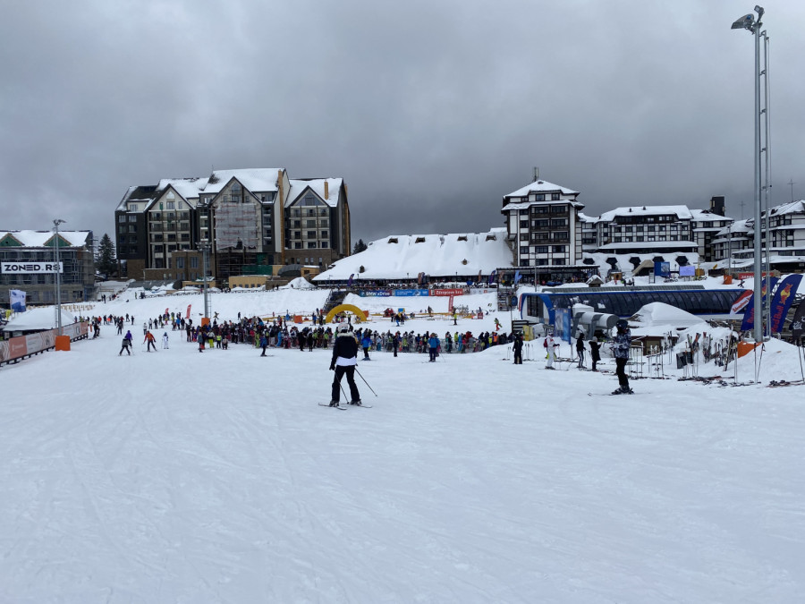 Uprkos paprenim cenama, traži se krevet više: Pljeskavica 1.000 dinara, topla čokolada skoro 600