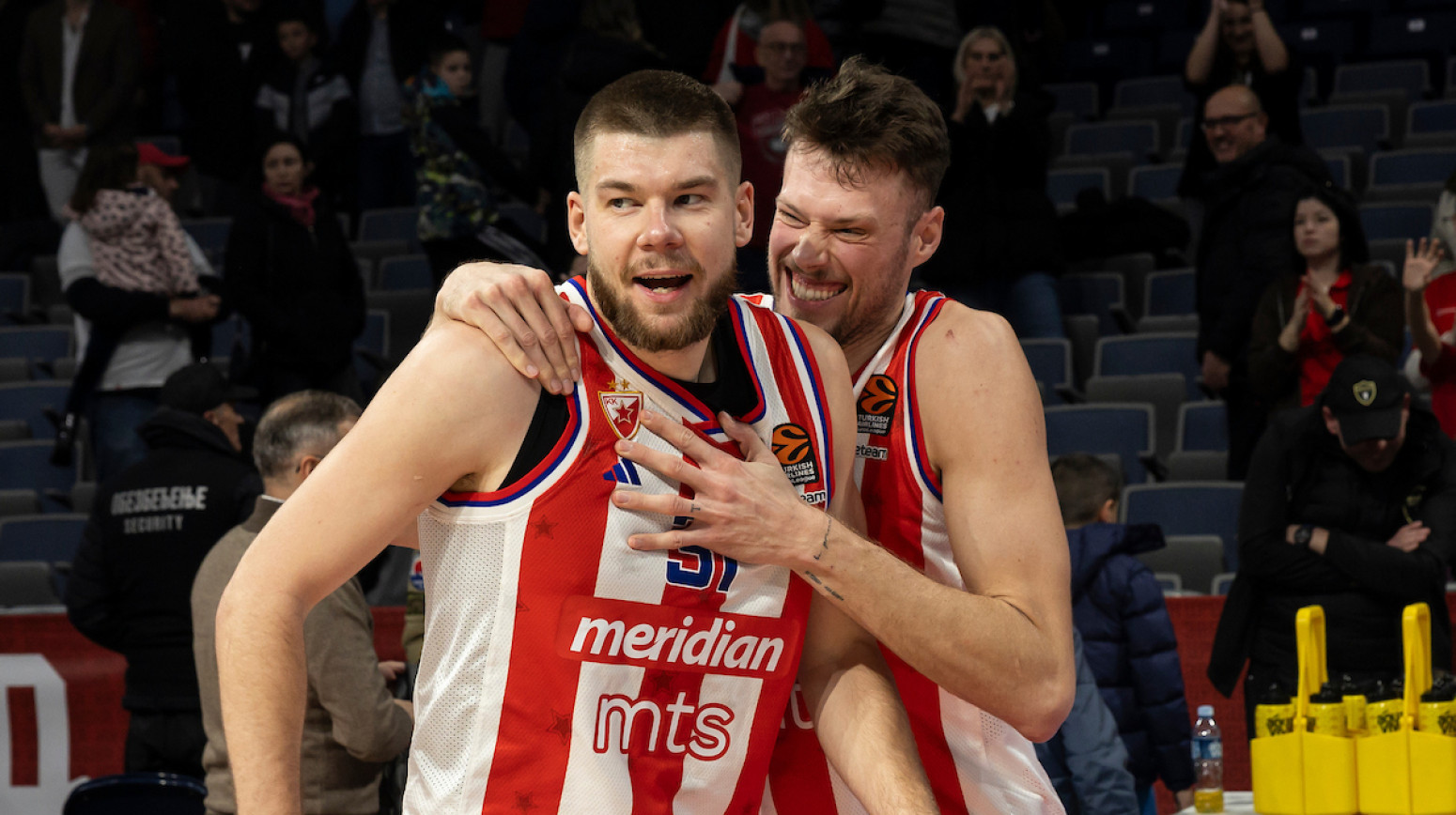 Šta to Amerikanci poručuju Zvezdi? FOTO