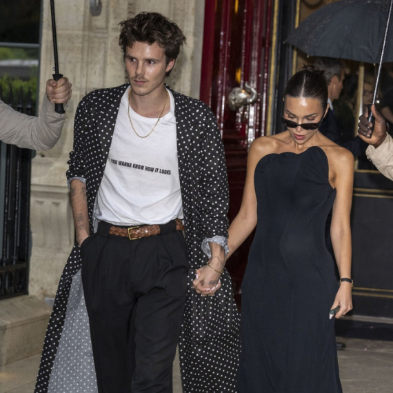 Bekamova devojka "pokazala zube": Prozivaju je što je starija, ali – dosta je FOTO