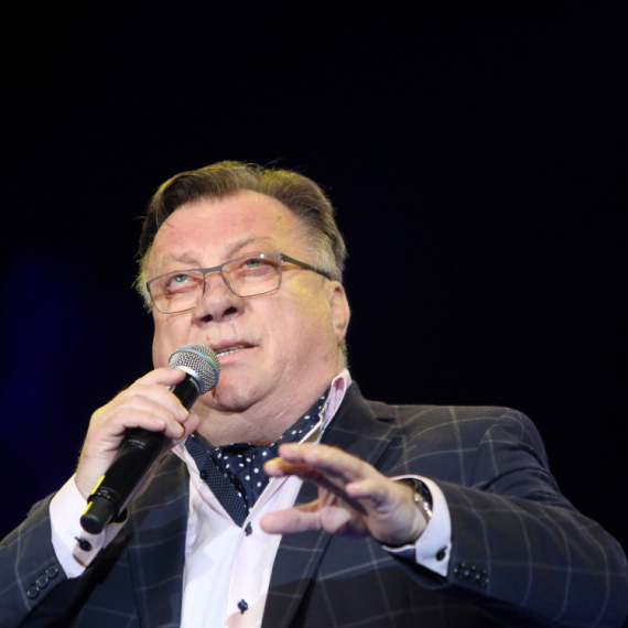 "Uspeo je da snimi refren i strofu": Pevač progovorio o pesmi koju je napisao za Bešlića VIDEO