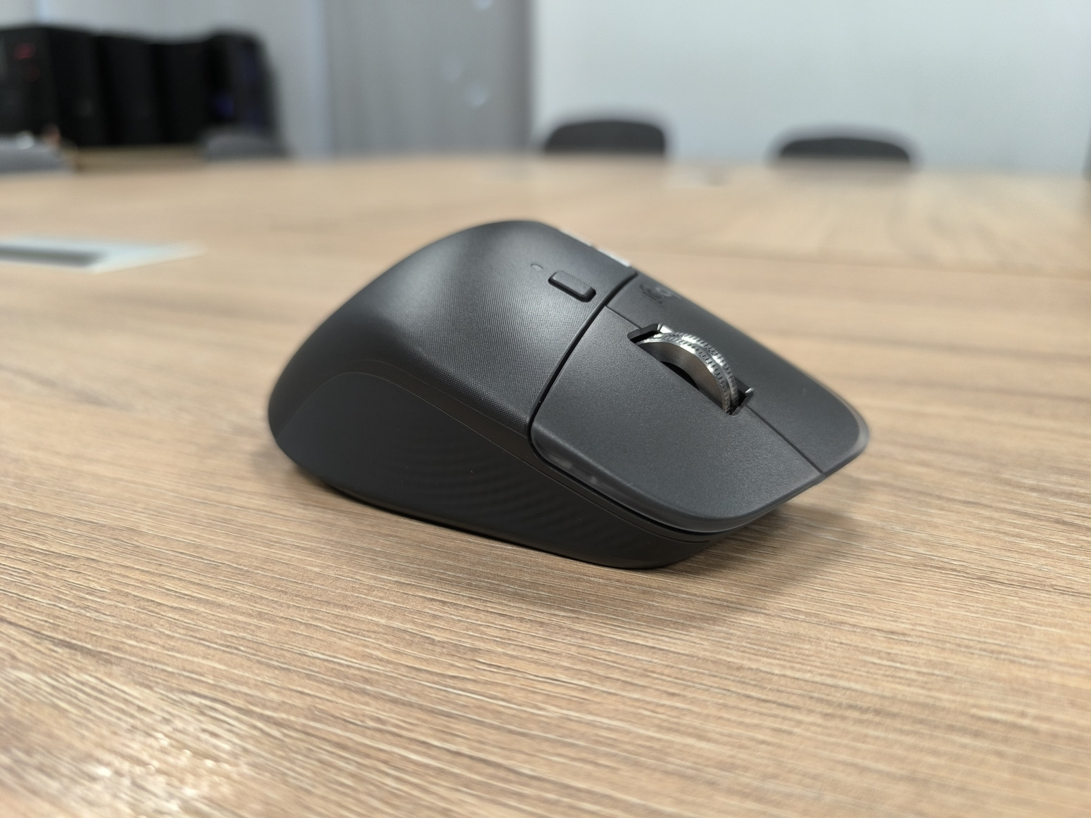 Tihi vladar vašeg radnog stola: Logitech MX Master 4